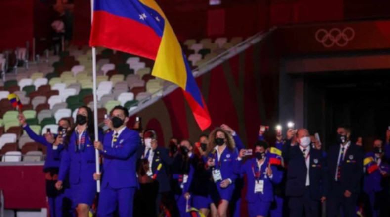 La delegaciòn de atletas venezolanos participò en la ceremonia de clausura.