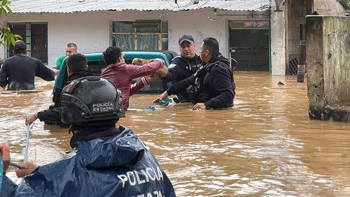 El huracán Grace también generó inundaciones en decenas de municipios mexicanos.