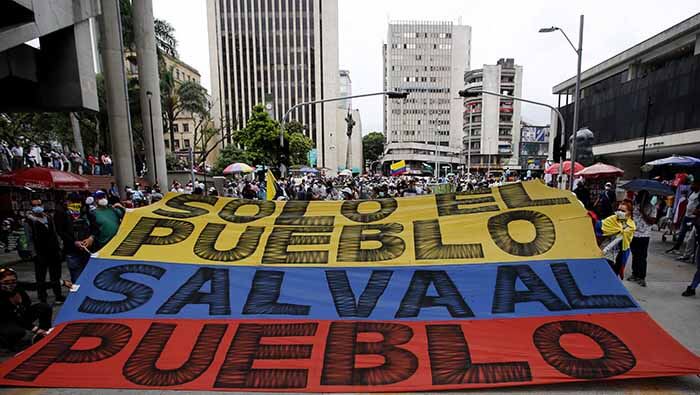 Colombianos se movilizan en la capital colombiana contra la agenda neoliberal del presidente Iván Duque.