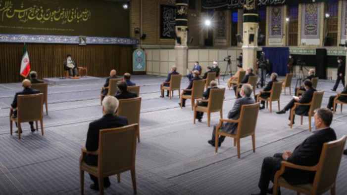 El ayatolá Jamenei sostuvo una reunión con el presidente iraní, Ebrahim Raisi, y los miembros de su gabinete.