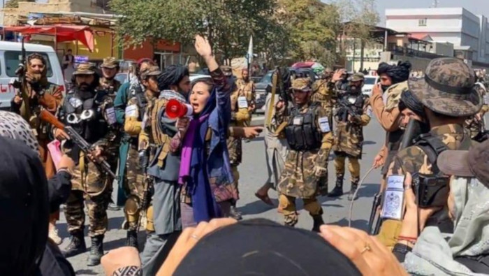 Esta protesta se realiza cuando los mismo talibanes han indicado que permitirían a las mujeres participar en el futuro Gobierno.