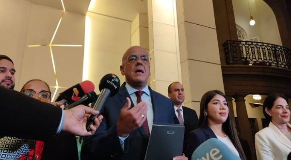 Gobierno de Venezuela y oposiciones firman acuerdos parciales | Noticias |  teleSUR
