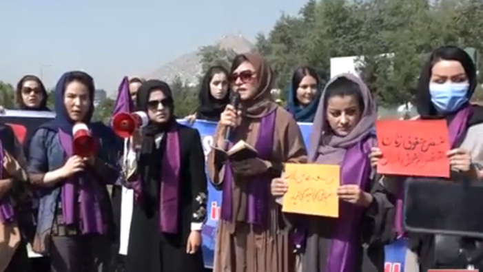 Pese a que los talibanes dijeron que las manifestaciones eran ilegales, las mujeres volvieron a salir a la calles para reclamar sus derechos.