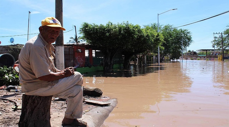 Las fuertes precipitaciones afectaron el paso por la autopista de Tepic a Mazatlán y los accesos a la carretera Acaponeta-Tecuala.