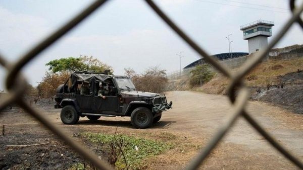 Encuentran reclusos ahorcados en penitenciaría de Ecuador