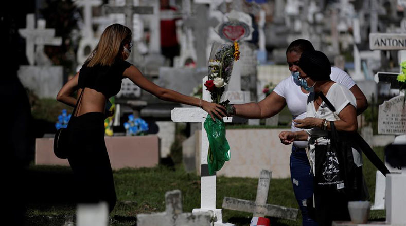 En el cementerio de Amador, ubicado en Ciudad de Panamá, los asistentes destacaron que hubo poca presencia de personas visitando a sus familiares, en comparación con años anteriores.