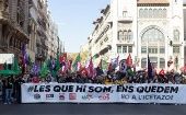Unas 4500 personas, según cifras de la Guardia Urbana, se han manifestado este martes en Barcelona para protestar contra la Ley de interinos.