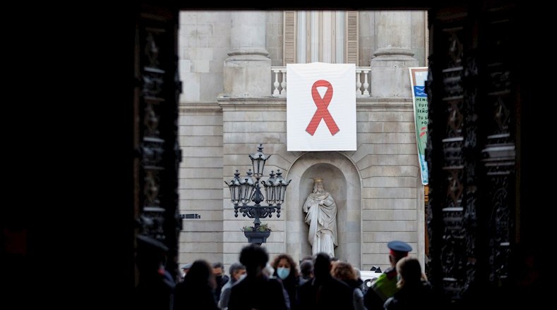 Cada diciembre, el mundo entero se une para brindar apoyo a las personas que viven con el Virus de Inmunodeficiencia Huma (VIH) y para recordar a los fallecidos por complicaciones vinculadas al sida.
