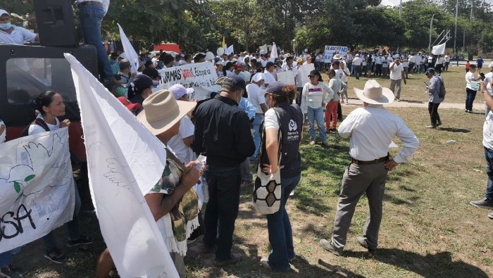 La Defensoría del Pueblo de Colombia instó a los grupos armados irregulares a que respeten a la población civil para que la mantengan al margen de sus actividades.