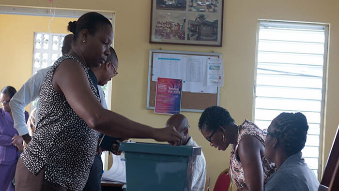 Barbados celebra sus primeras elecciones parlamentarias como nación independiente.