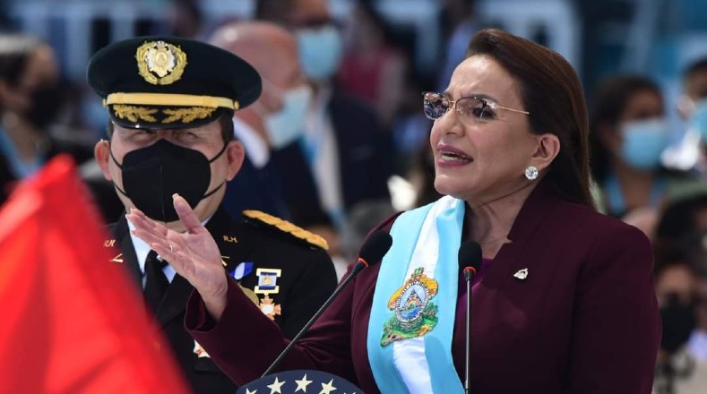 La representante del Partido Libertad y Refundación (Libre) de Honduras, Xiomara Castro, asumió de manera formal este jueves 27 de enero como presidenta del país.