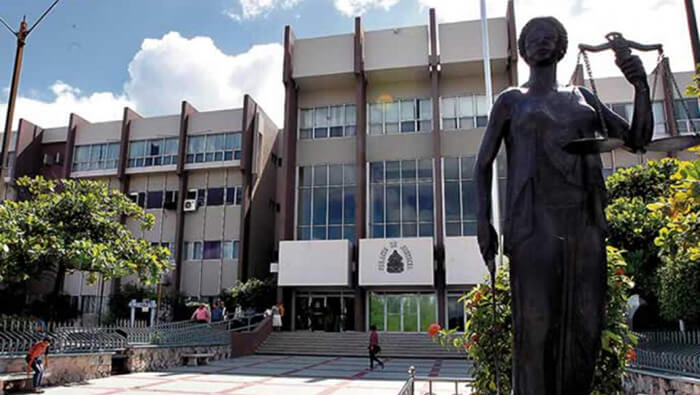 Se espera que el pleno del tribunal supremo decida ratificar o no la extradición del expresidente hondureño.
