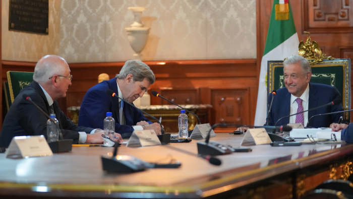 En la reunión entre López Obrador y Kerry también estuvieron presentes el embajador de EE.UU. y un grupo de empresarios estadounidenses.