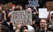 Cientos de manifestantes se reunieron frente al Departamento de Policía de Grand Rapids y exigieron que se revele el nombre del oficial que disparó a Patrick Lyoya y le causó la muerte.