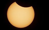 La NASA insiste en que los espectadores deben usar “anteojos de visión solar o de eclipse” para presenciarlo sin que puedan afectar su salud.