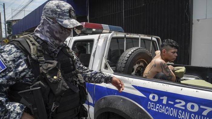 El Régimen de Excepción fue impuesto por el presidente salvadoreño Nayib Bukele a finales del mes de marzo pasado con la justificación de un presunto aumento de la criminalidad a manos de las pandillas.