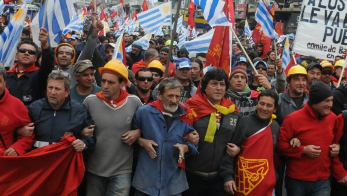 Este paro del gremio de constructores antecede al convocado por la central sindical uruguaya, de carácter general para el próximo 7 de julio, en todo el país.
