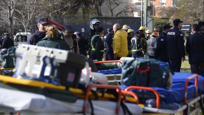 El director de Bomberos confirmó que de los ocho heridos, tres presentan lesiones graves que ponen en peligro sus vidas.