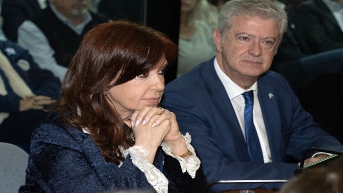 A la vicepresidenta argentina se le acusa de presuntas irregularidades en la concesión de 51 obras públicas a firmas del empresario Lázaro Báez.