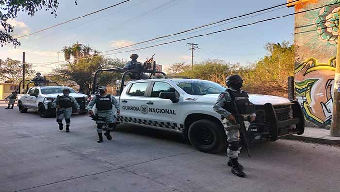 Al mismo tiempo, personas armadas incendiaron este viernes varias unidades de transporte público en diferentes puntos de al menos tres municipios del estado mexicano de Baja California: Tijuana, Mexicali y Ensenada.