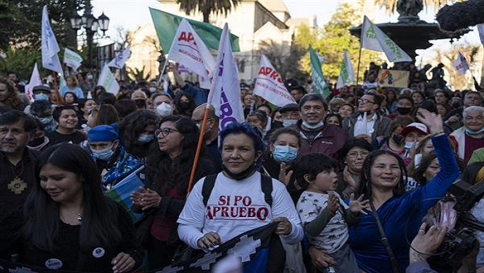 El texto constitucional que será llevado a plebiscito en Chile reconoce importantes derechos para las mujeres, quienes se han sumado de manera entusiasta a la campaña por el Apruebo.
