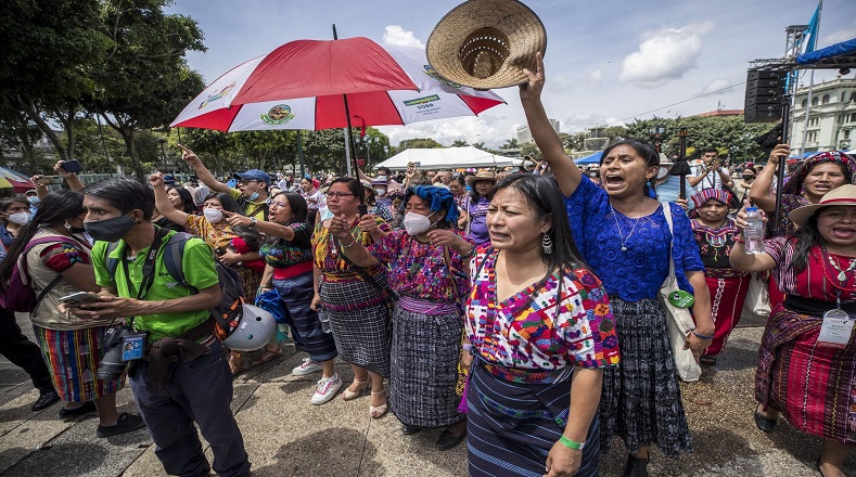 En el contexto de la Tercera Cumbre de Mujeres Indígenas de Abya Yala, lideresas indígenas de nueve países de la región se dieron cita en la Plaza de la Constitución de Guatemala, de donde expulsaron a veteranos, militares y expatrulleros civiles que tuvieron participación en el conflicto armado interno e intentaron infiltrarse en la actividad.