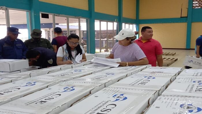 La distribución de las maletas electorales inició el pasado 31 de octubre, contando con el resguardo de la Policía Nacional y el Ejército de Nicaragua.