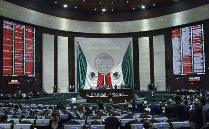 La Cámara de Diputados discute una reforma al INE después de invalidar su desaparición.