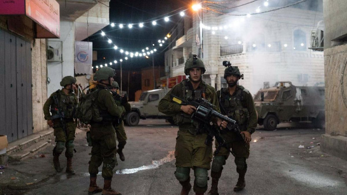 El Ejército israelí penetró en la ciudad con numerosos efectivos, lo cual provocó enfrentamientos con los palestinos.