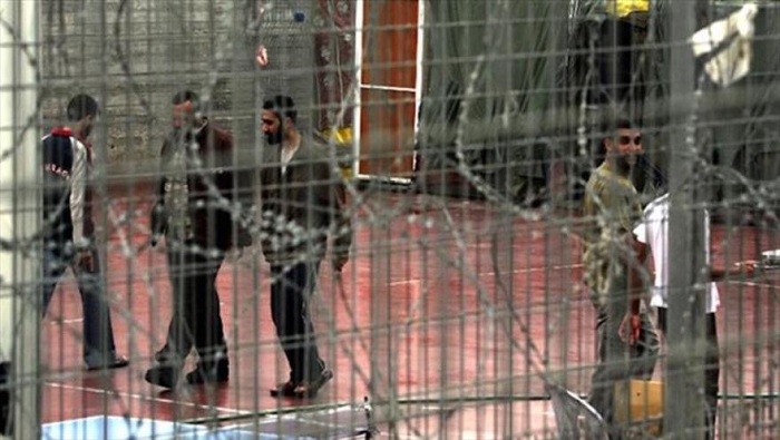 La mayoría de los detenidos se encuentran en el centro carcelario de Ofer, sito al oeste de la ciudad de Ramallah y la cárcel de Nagan, al sur de Israel.