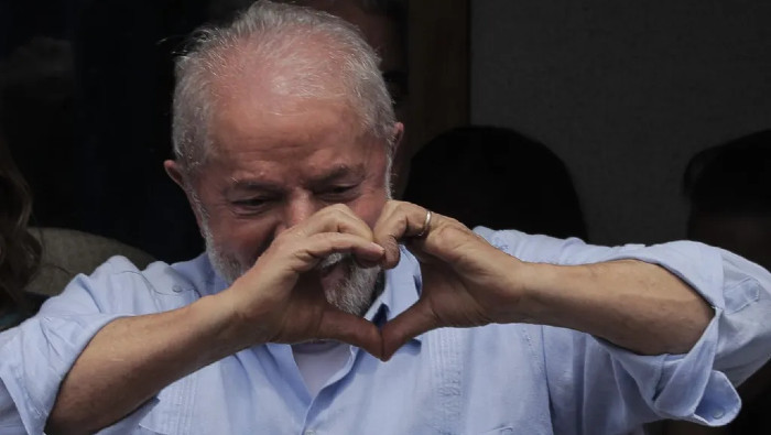 Lula da Silva señaló que Brasil “volverá a sonreír. Recuperemos la fraternidad, la solidaridad y el amor”.