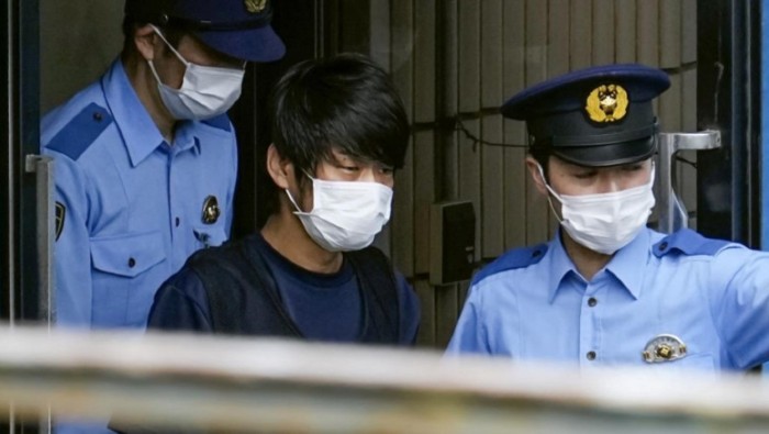 Medios locales  japoneses informaron también que el presunto asesino recibió manifestaciones de solidaridad por parte del público, incluida ropa, refrigerios y el equivalente de 8.000 dólares en efectivo. 