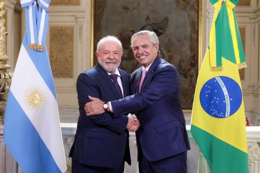 Argentina y Brasil acuerdan fortalecer relación bilateral