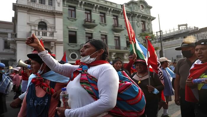 Delegaciones de diversas regiones peruanas se han trasladado a Lima para sumarse a las manifestaciones contra el Gobierno.