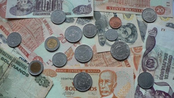 Banco Central de Bolivia comienza a vender dólares a población