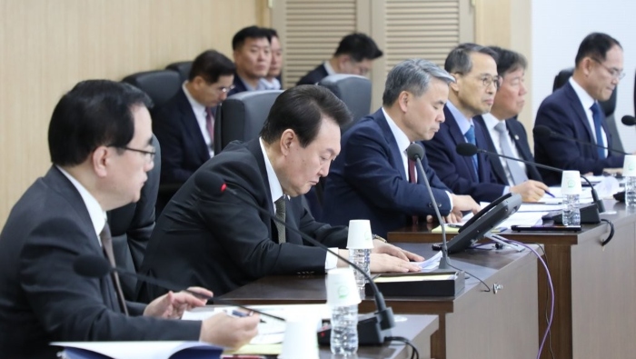 “El presidente Yoon reconoce que es imposible trabajar más de 60 horas a la semana”, señaló el secretario presidencial.