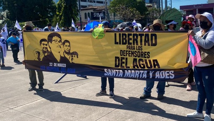 Las organizaciones salvadoreñas sostienen que “Santa Marta y ADES jugaron un rol importante en la lucha ambiental que logró la aprobación de la Ley de Prohibición de la Minería Metálica en marzo de 2017.