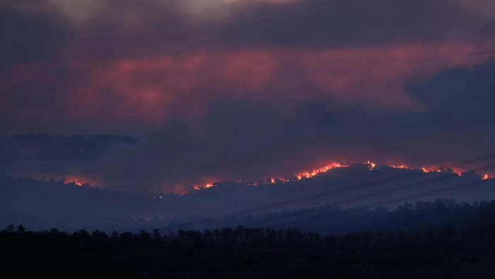 El incendio continúa activo tras destruir 4.000 hectáreas en un perímetro de 40 kilómetros.