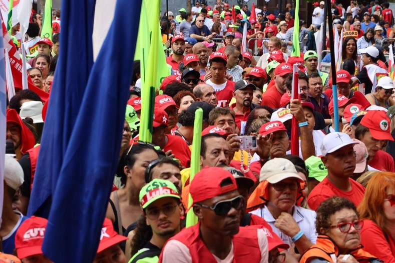 Las centrales sindicales, que organizan unificadamente el Día Internacional de los Trabajadores en Brasil, consideran que la derrota de la derecha en la pasada elección presidencial transforma hoy el 1 de Mayo en victoria de la democracia de ese país.