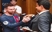 Messi recibió un regalo con el número 30, dorsal que utilizó durante su estadía en el PSG. Se lo entregó el presidente del club, Nasser Al-Khelaïfi.