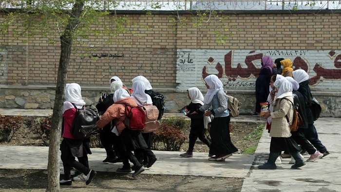 La agresión contra las niñas sucede en el contexto de un aumento de las prohibiciones contra las mujeres, impuestas por los talibanes desde su retorno al poder en Afganistán.