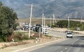 Comienzan a salir vehículos de ciudadanos de Nagorno Karabaj dirección a Armenia, escoltados por las fuerzas de paz rusas.