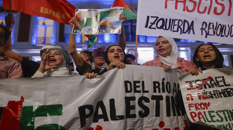 Este lunes en diferentes regiones del mundo, como la Puerta del Sol en Madrid, capital de España, se realizaron manifestaciones en apoyo a la causa del pueblo palestino. 
