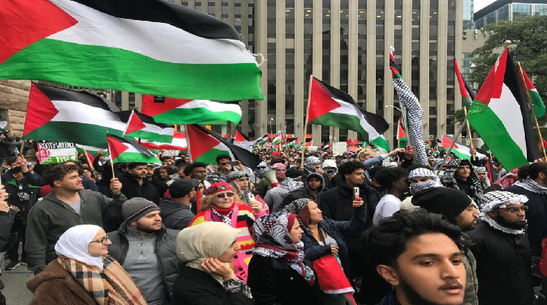 En ciudades como Nueva York, en Estados Unidos, Toronto, en Canadá, Sydney, en Australia y Londres, en el Reino Unido, también hombres y mujeres salieron a las calles a apoyar a Palestina.