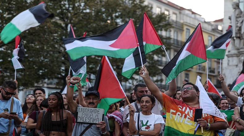 La Asociación para la Liberación de Palestina en Lisboa, Portugal, también llevó a cabo la organización de la manifestación en apoyo a la causa del pueblo palestino.