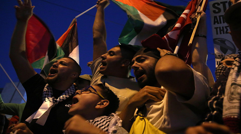 Los alrededores de la Embajada de Israel en Atenas, capital de Grecia, también fueron escenario de las protestas por la causa del pueblo palestino..