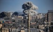 Israel realiza continuos bombardeos contra Gaza que han dejado más de 2.000 fallecidos y mantiene el bloqueo de alimentos, insumos y agua contra esta región.