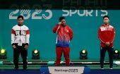 El cubano Arley Calderón (c) le dio este sábado a su país su primera medalla en los Juegos Panamericanos 2023 al ganar en levantamiento de pesas en 61 kg.