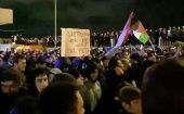 Varios miles de personas acudieron a la entrada de la terminal aérea ante la llegada de un vuelo desde Tel Aviv.