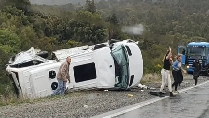 Las autoridades provinciales de Neuquén debieron suspender el transito de todo tipo de vehículos por el sitio del accidente.